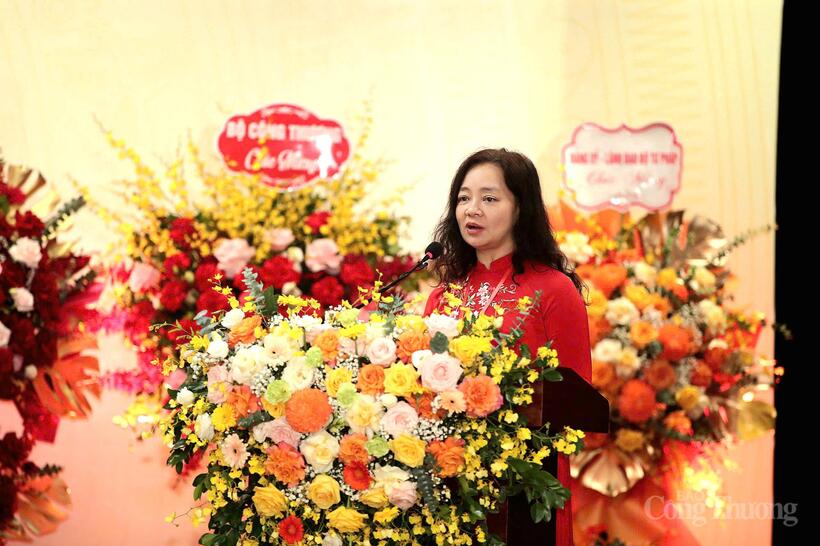 Ba Nguyen Thi Lam Giang - Bi thu Dang uy, Dang bo Cuc Doi moi sang tao, Chuyen doi xanh va Khuyen Cong. Anh: Can Dung