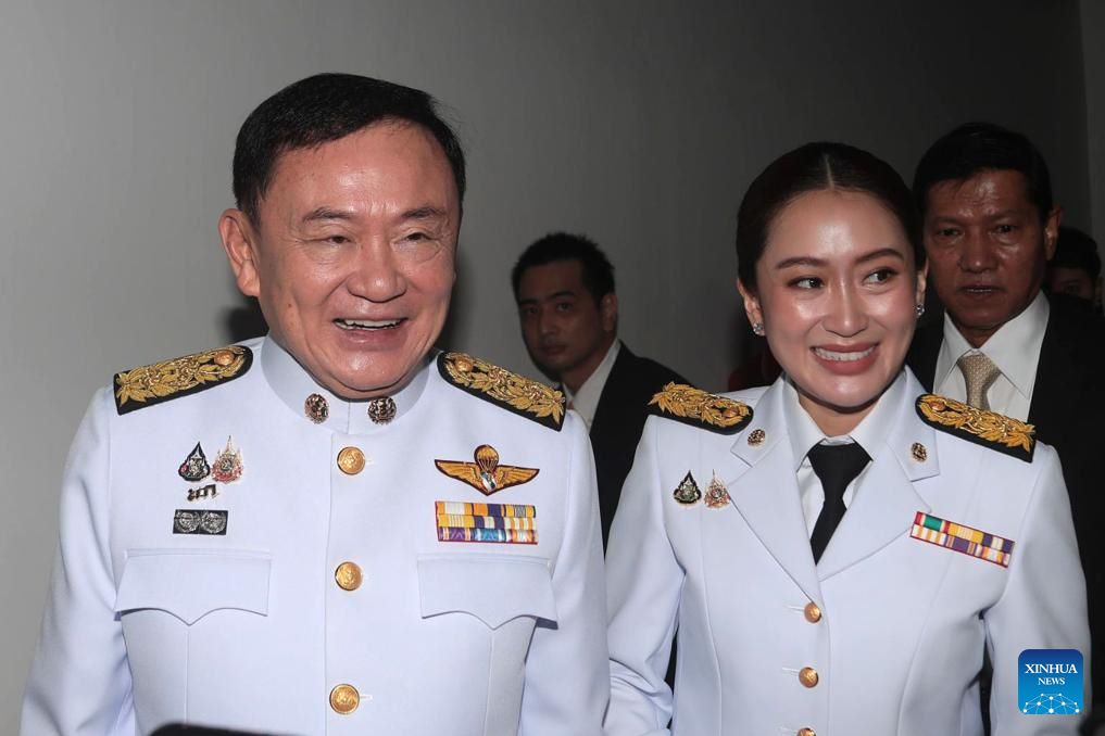 El Sr. Thaksin Shinawatra y su hija Paetongtarn Shinawatra fueron a la sede de la fiesta de Pheu Thai en Bangkok, Tailandia, 18 de agosto de 2024. Foto: Xinhua