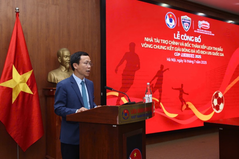 Pho Tong Thu ki VFF Nguyen Minh Chau phat bieu tai buoi le. Anh: VFF