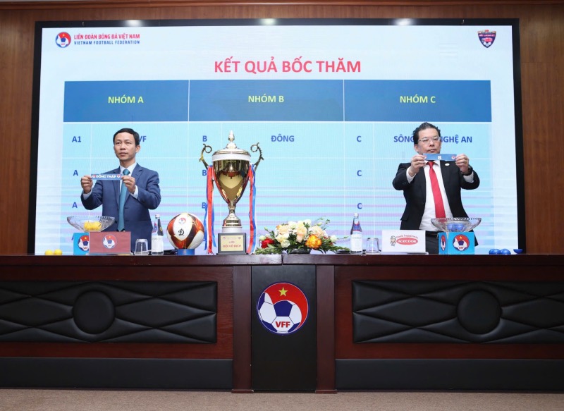 Ban to chuc tien hanh boc tham. Anh: VFF