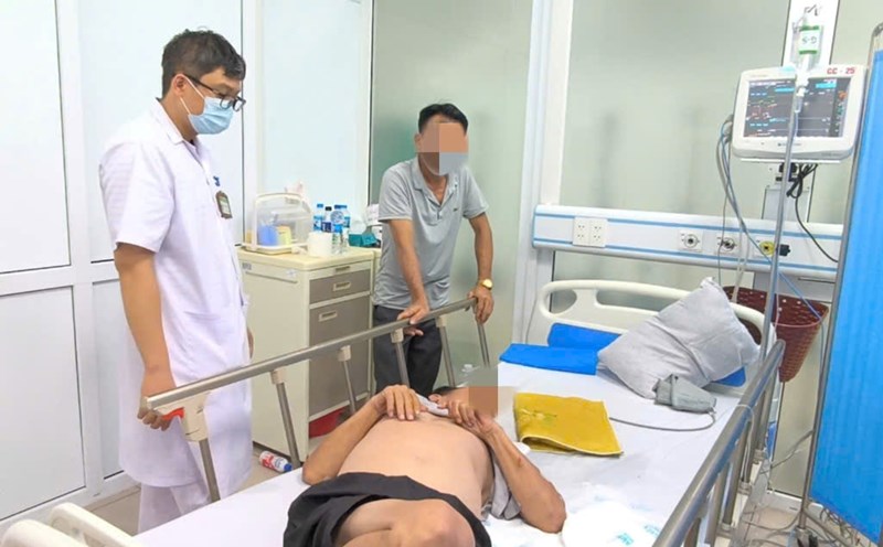 The male driver was hospitalized with signs of rabies. Photo: Thanh Dang