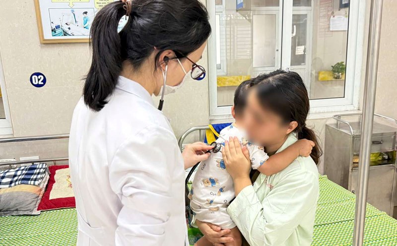 The health of two young children suspected of gas poisoning after sitting in a car for 1 hour has recovered. Photo: Dieu Anh
