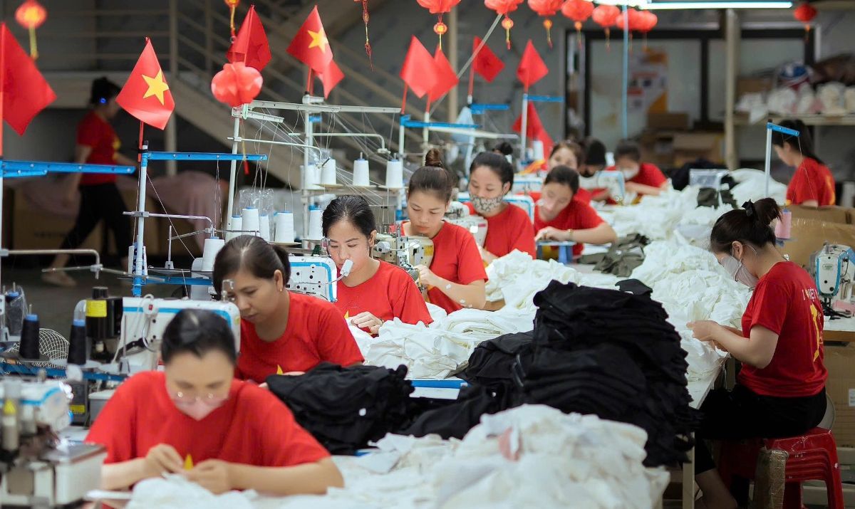 탄호아 노동자들은 고향의 발전 국가의 발전 노동조합 조직의 성장을 위해 생산 노동에 노력하고 있습니다. 사진: 쑤언 훙