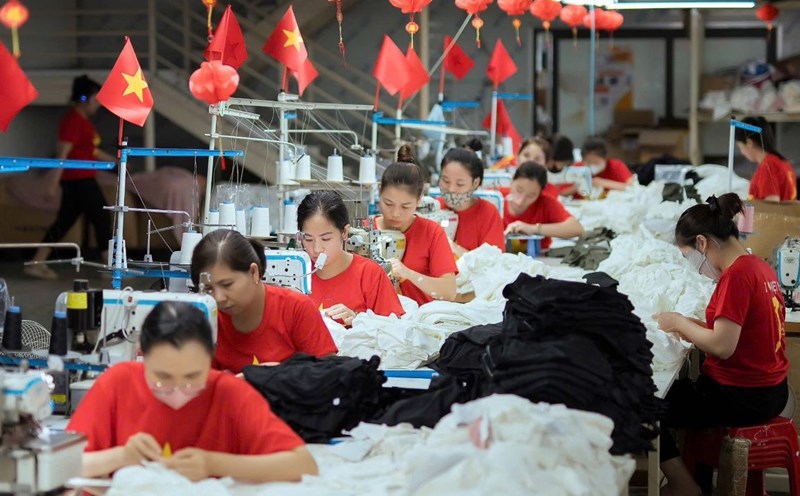 Thanh Hoa workers strive to work and produce for the development of their homeland and country, for the growth of the Trade Union Organization. Photo: Xuan Hung