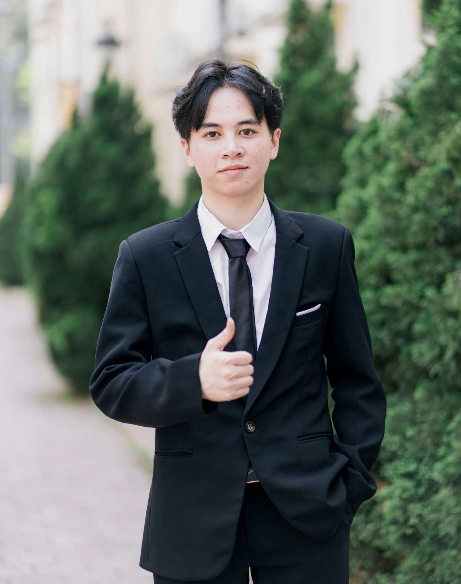 Le Nguyen Thinh - Un estudiante de la Escuela Secundaria Phan Boi Chau - Thu Khoa se graduo de la escuela secundaria 2025 de Nghe y una provincia. Foto: Hai Dang