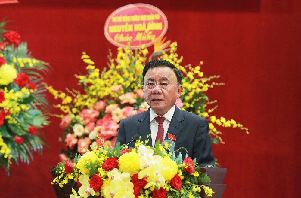 쩐깜뚜(Tran Cam Tu) 비서실 상임위원은 간부 판사에게 항상 '공정하고 눈은 청렴하며 눈은 재판 업무에서 깨끗해야 한다'는 요구 사항을 제시했습니다. 사진: 김탄(Kim Thanh)