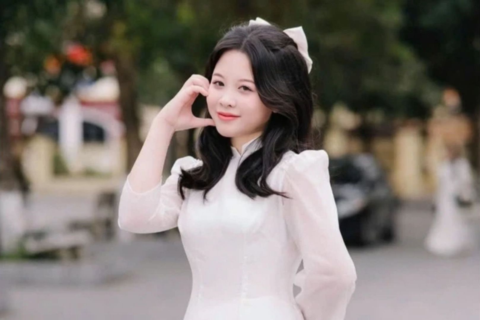 Nguyen Dieu Linh - hoc sinh Truong THPT Nguyen Trai, tinh Hung Yen (truoc thuoc Thai Binh).