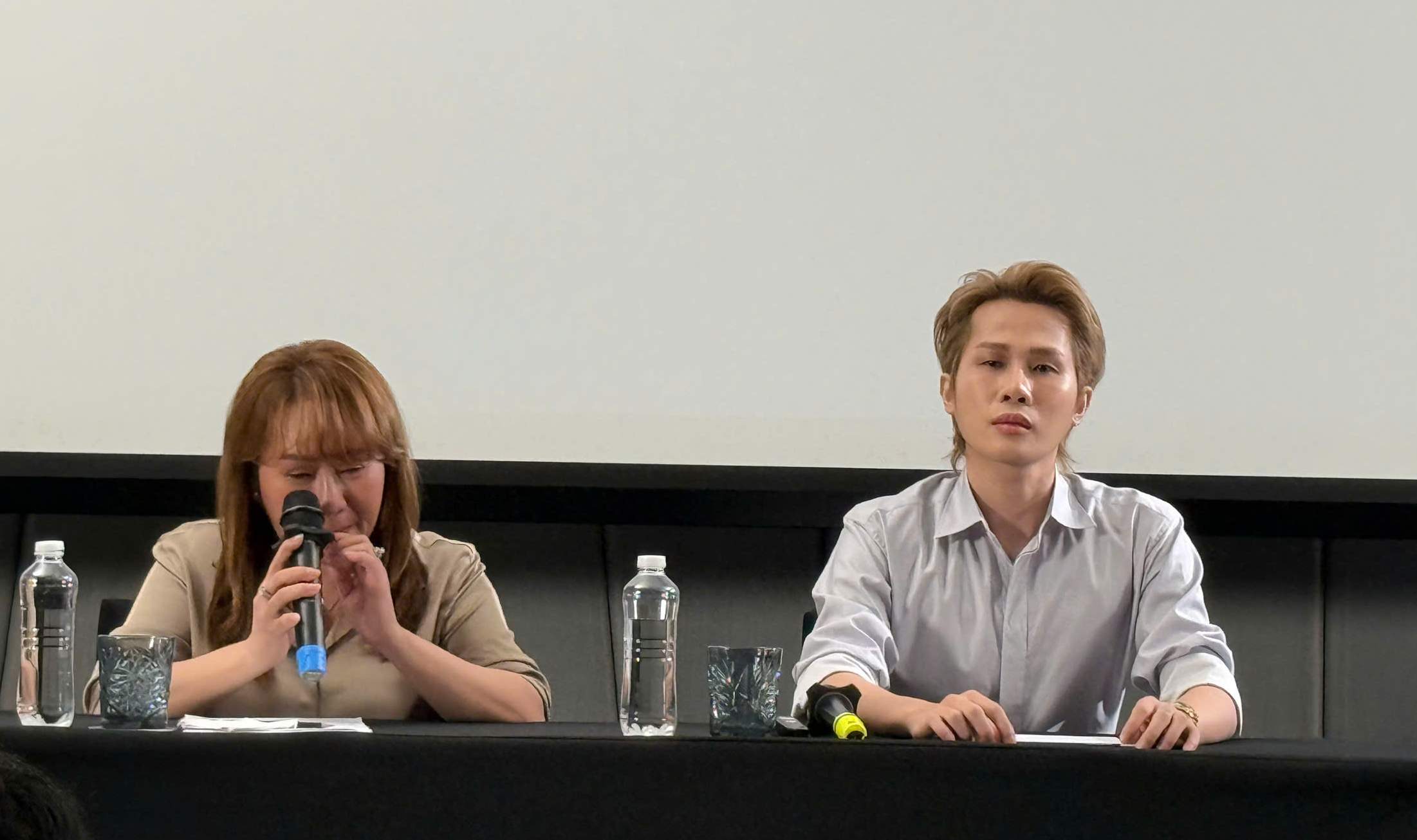 ジャック歌手と母親の記者会見。写真:Dong Hoang