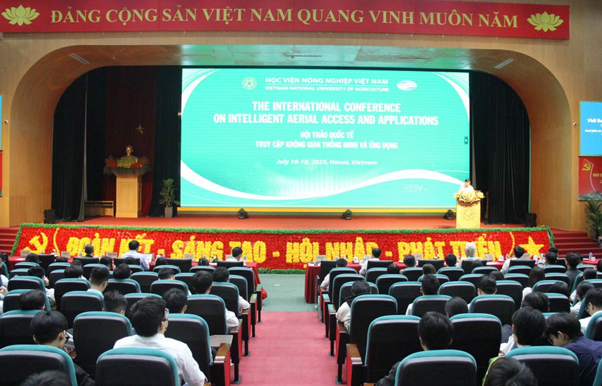 Gathering international and domestic experts to discuss smart space access