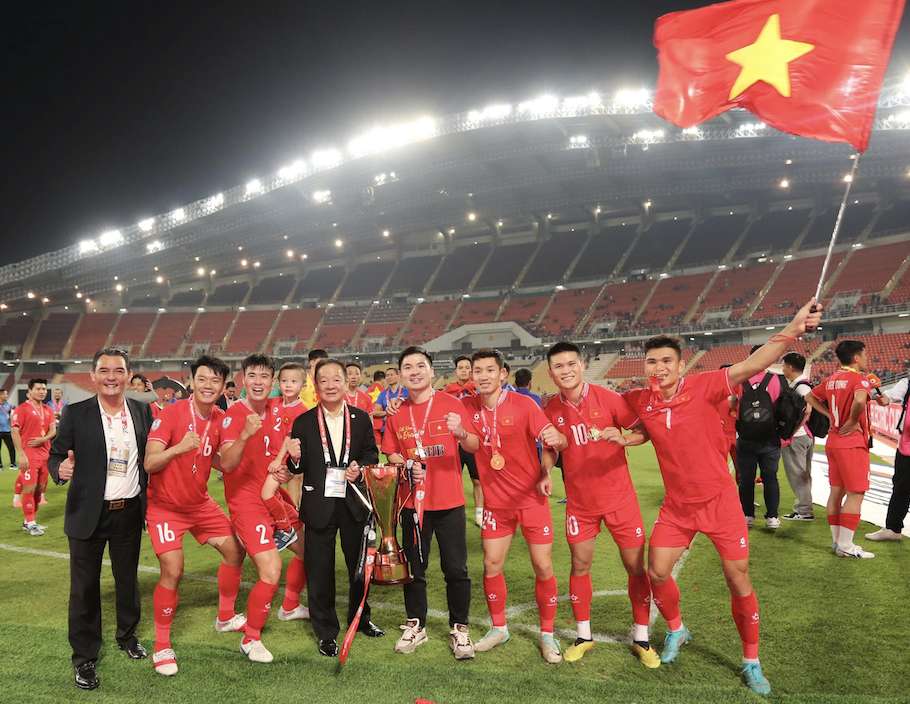 CLB Ha Noi cua bau Hien dang giu ky luc 15 mua giai lien tiep nam trong top 3 V-League va thuong xuyen dong gop quan so dong nhat cho doi tuyen quoc gia qua nhieu thoi ky. Anh: T&T.