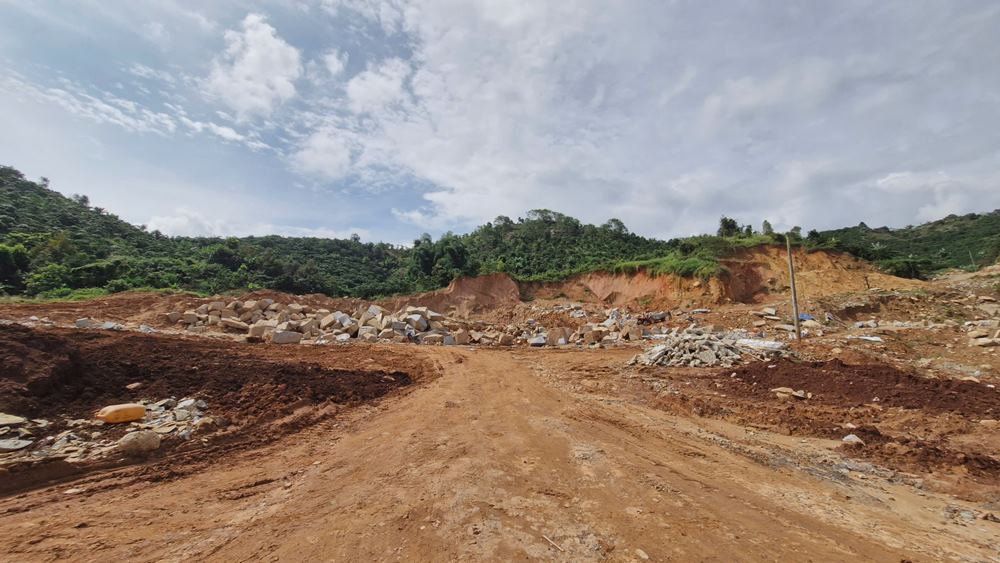 ディン・トラン・トゥオン・コミューン（ラム・ドン）の違法岩採掘エリア。写真：ラムホン