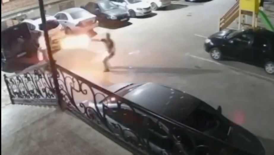 MMAダンサーが自宅で撃たれました。ビデオクリップから抜粋。