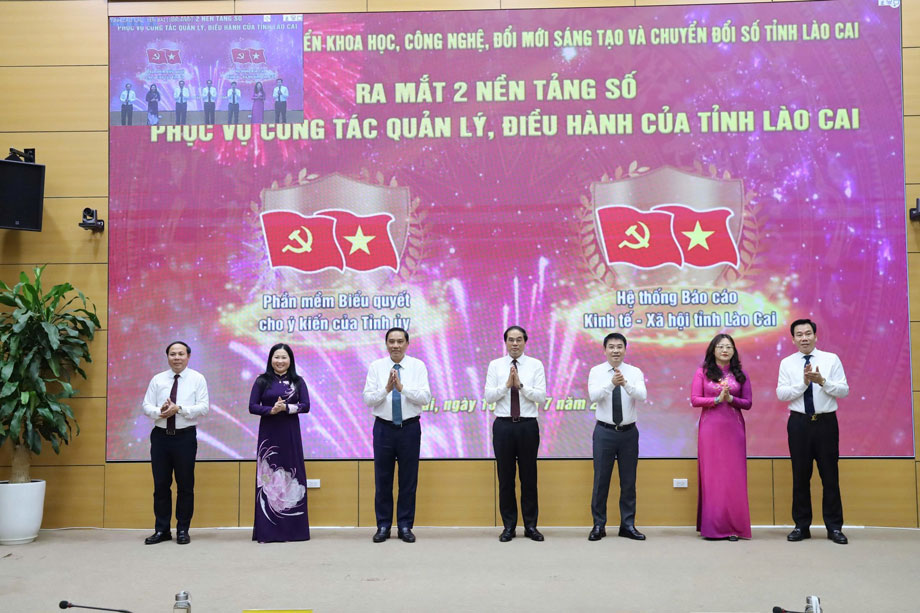 Lao Cai lanzo dos plataformas digitales para la administracion y la administracion. Foto: Anh Hai