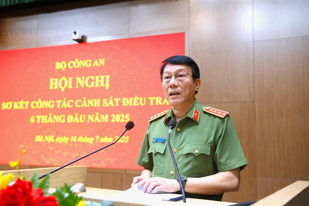 르엉땀꽝 공안부 장관은 새로운 모델의 범죄 예방 및 퇴치가 기존 모델보다 더 나아야 한다고 제안했습니다. 사진: 공안부