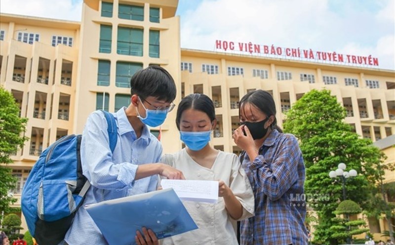 The benchmark score for the Multilateral Communication major is always high. Photo: Tra My