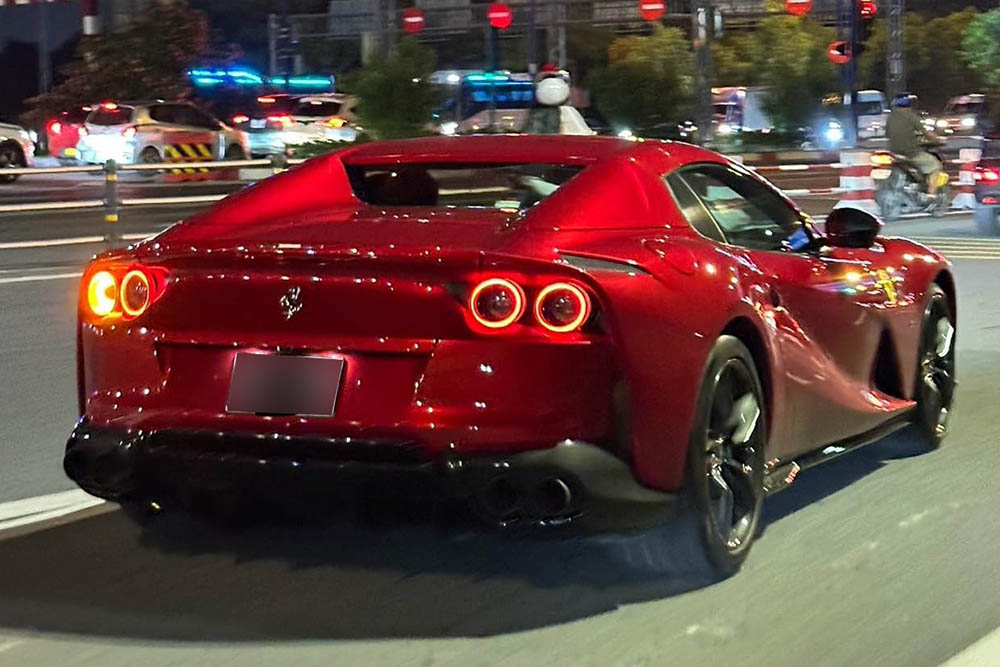 El segundo Ferrari 812 GTS en Vietnam aparece en las calles de la ciudad de Ho Chi Minh. Foto: Quoc Anh Hoang Vuong