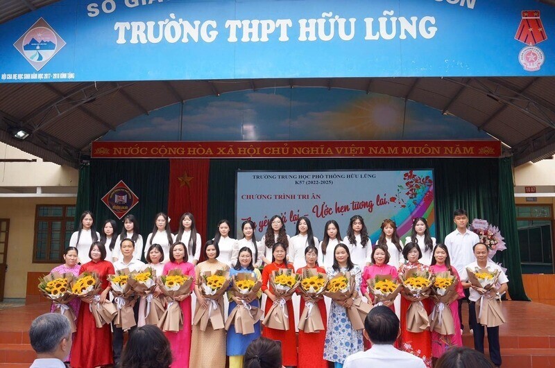 Huu Lung High School-若い卒業生が教えるように割り当てられている場所。写真：Huu Lung High School