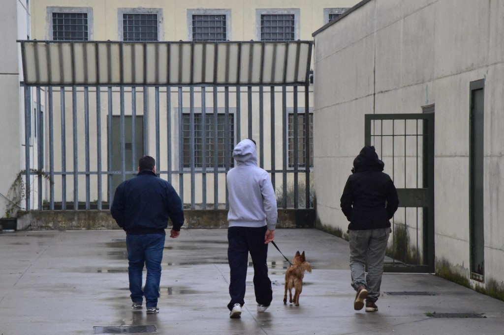 Prisioneros y prision en una prision en Italia. Foto: AFP