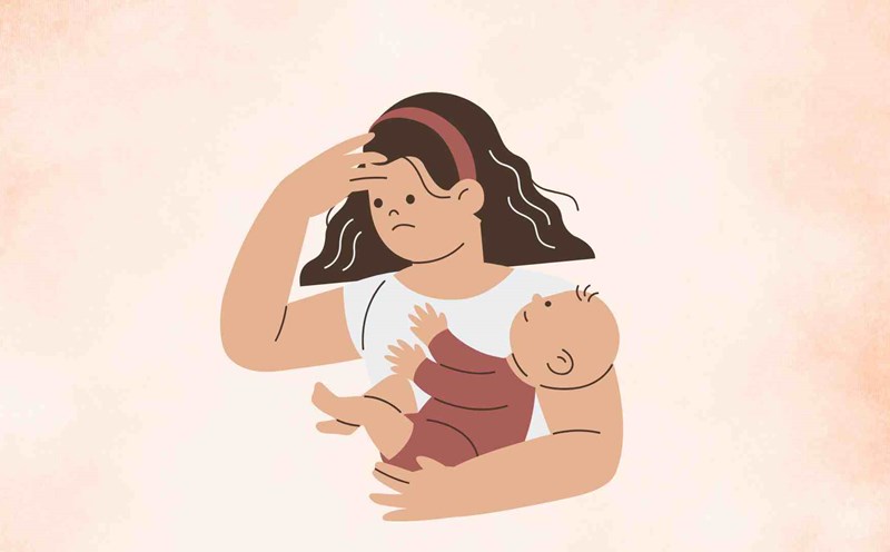 Postpartum women often experience hair loss. Graphic photo: Hoang Loc