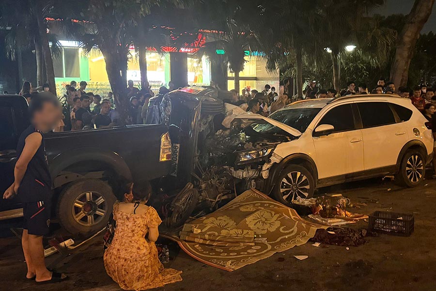 Tài xế ôtô màu trắng trong ảnh có nồng độ cồn rất cao. Ảnh: Tô Thế