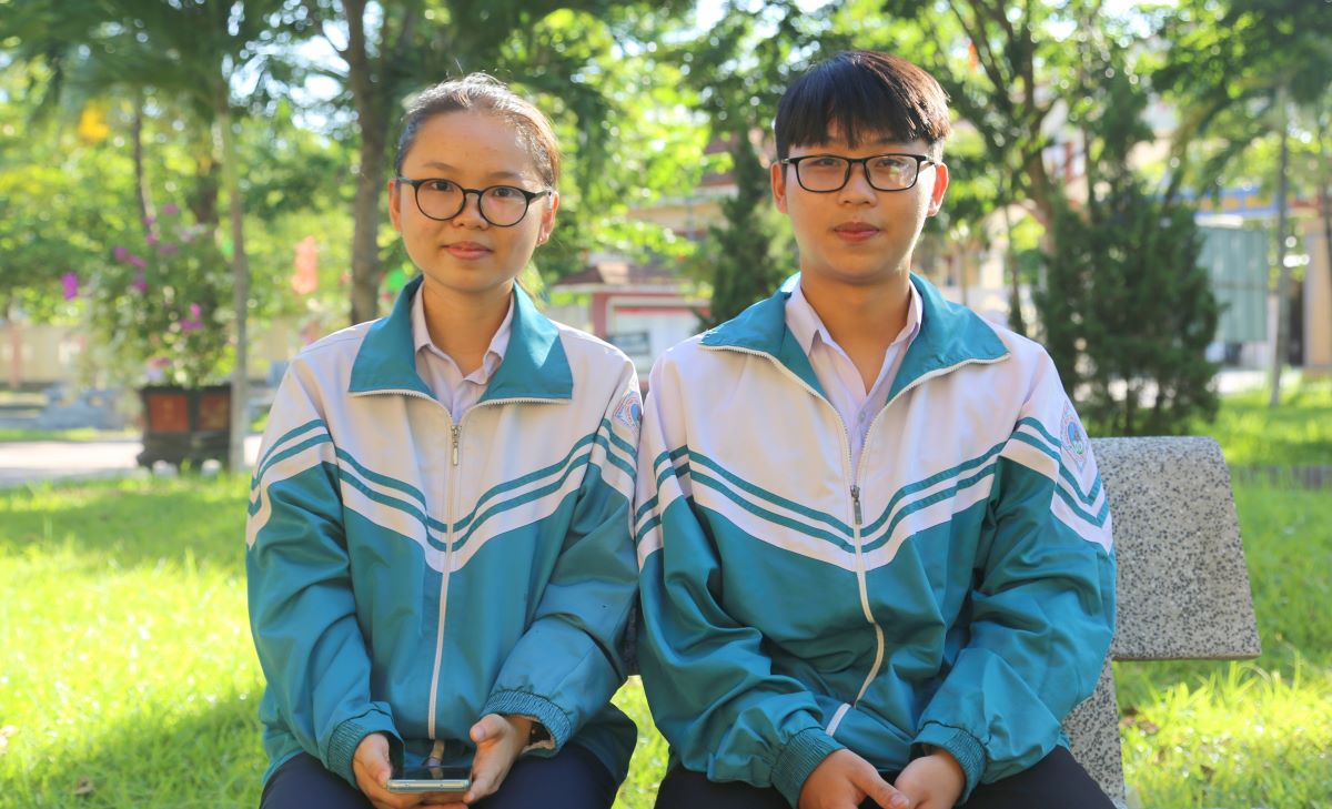 Dos Valedictorian A00 se graduaron de la Provincia de Quang Tri de la escuela secundaria. Foto: Colgada