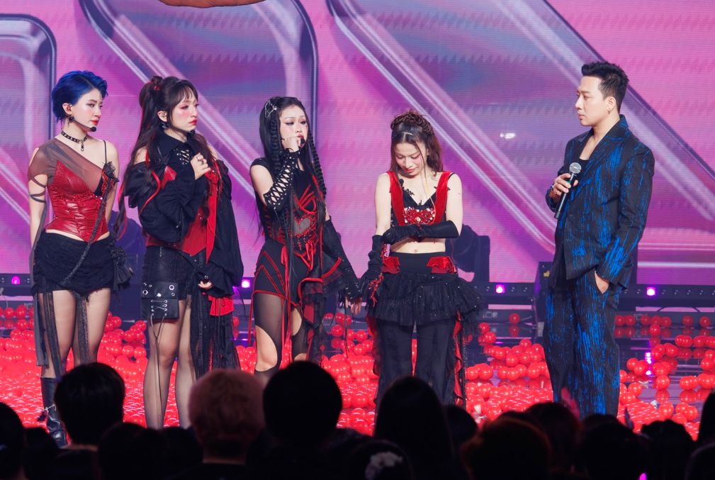 Mc Tran ThanhとXinhは言います。写真：Vieon.