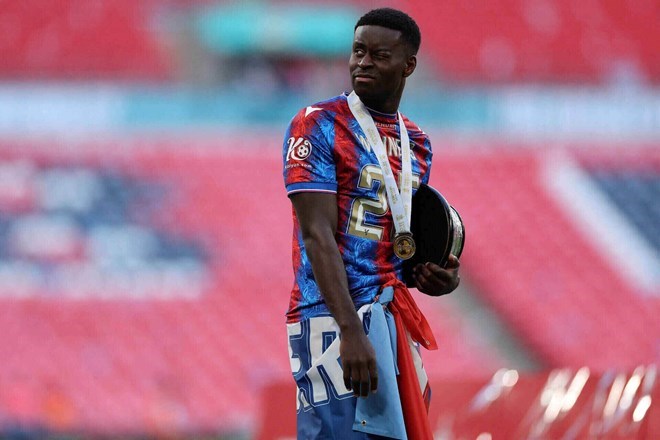 Ben canh Isak, Liverpool cung dang nham den trung ve Marc Guehi cua Palace. Anh: AFP