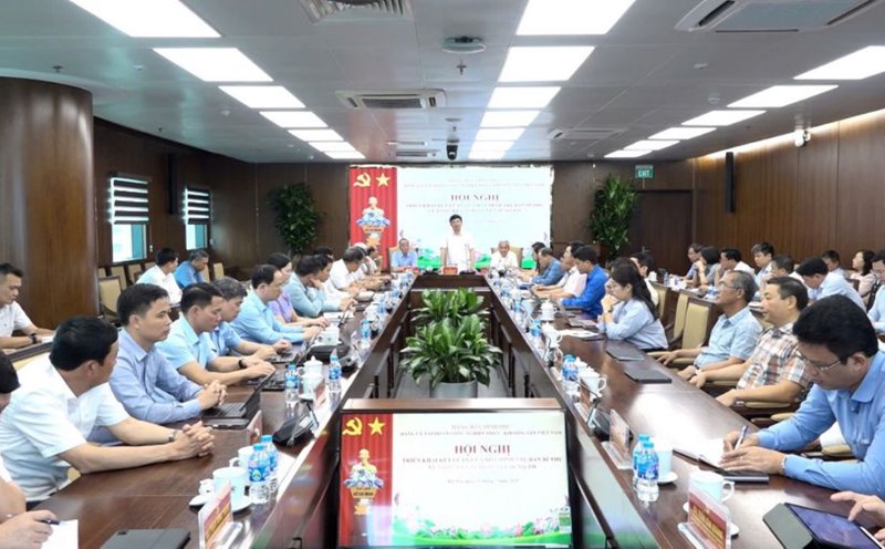 TKV Group held a conference to deploy the Conclusion of the Politburo and the Secretariat on summarizing the implementation of Resolution No. 18-NQ/TW. Photo: TKV