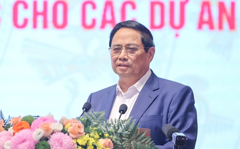 Politburo member and Prime Minister Pham Minh Chinh directed the removal of obstacles for 2,981 backlogged and problematic projects. Photo: Nhat Bac