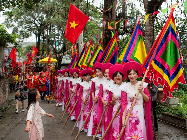Ha Noi hap dan du khach boi nhung le hoi truyen thong voi nhung nghi thuc van hoa ban dia dac sac (trong anh la le hoi tho vua Le Dai Hanh o lang Huu Thanh Oai, Ha Noi). Anh: Viet Van