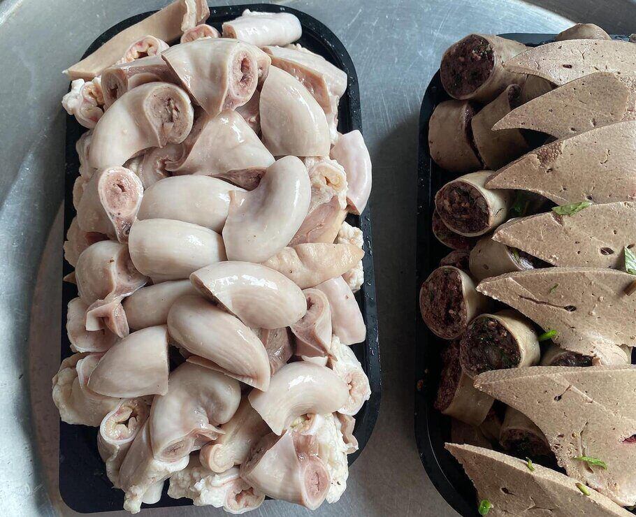 People with kidney disease should limit eating pork intestines. Photo: Ha Anh