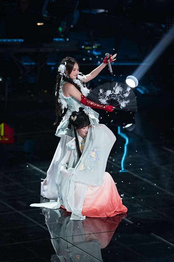 Phuong My Chi tren san khau Sing! Asia. Anh: Nhan vat cung cap