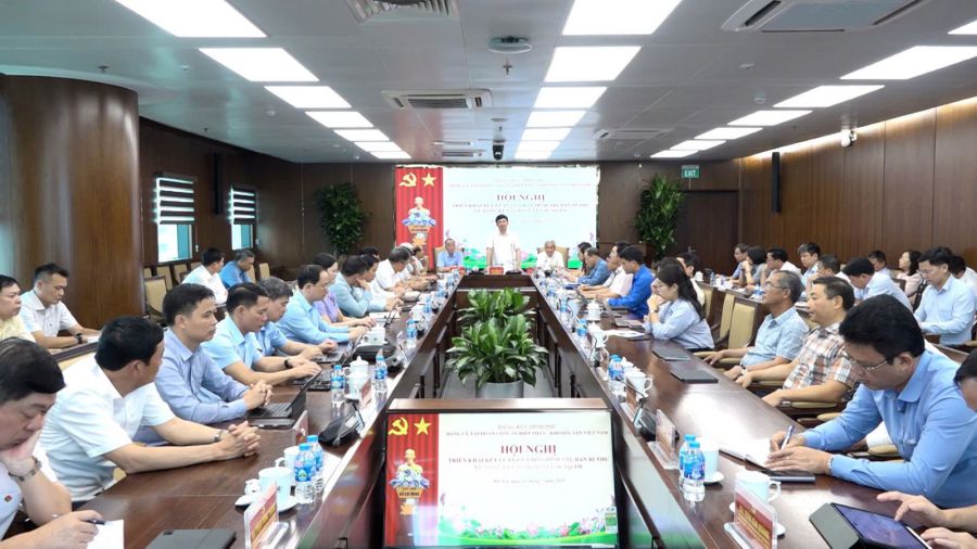 Tập đoàn TKV tổ chức hội nghị triển khai Kết luận của Bộ Chính trị, Ban Bí thư về tổng kết thực hiện Nghị quyết số 18-NQ/TW. Ảnh: TKV