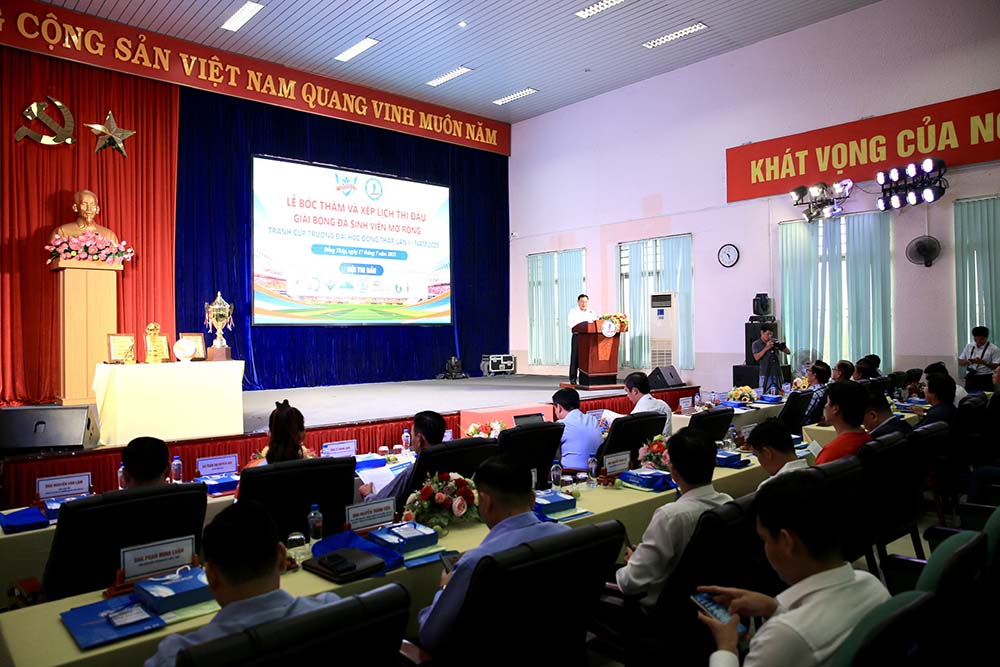 Toan canh le cong bo, boc tham va xep lich thi dau cua giai. Anh: Kha Hoa