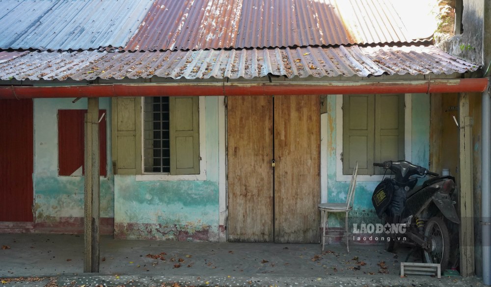 Duoc biet, nam 1955, Doan Huy Hoang Thai hau Tu Cung da dung tien rieng mua lai ngoi nha co nay lam noi sinh hoat. Truoc luc qua doi, ba de lai di nguyen trao lai toan bo khu nha cho chinh quyen. Co mot thoi gian, Trung tam Bao ton Di tich Co do Hue da tiep quan noi day, to chuc trung bay mot so hien vat gan voi cuoc doi ba Tu Cung. Nhung sau khi cac hien vat duoc chuyen ve Cung An Dinh, ngoi nha roi vao tinh trang bi “bo quen”.