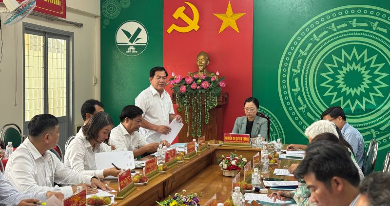 Lanh dao tinh Vinh Long lam viec voi nganh Van hoa, The thao va Du lich ve tinh hinh hoat dong sau sap nhap. Anh: Hoang Loc