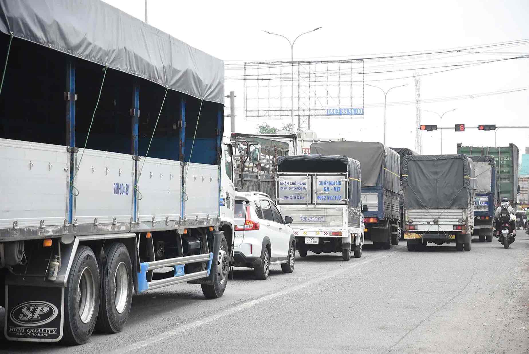 Un tac keo dai tren quoc lo 51 doan qua Dong Nai. Anh: HAC