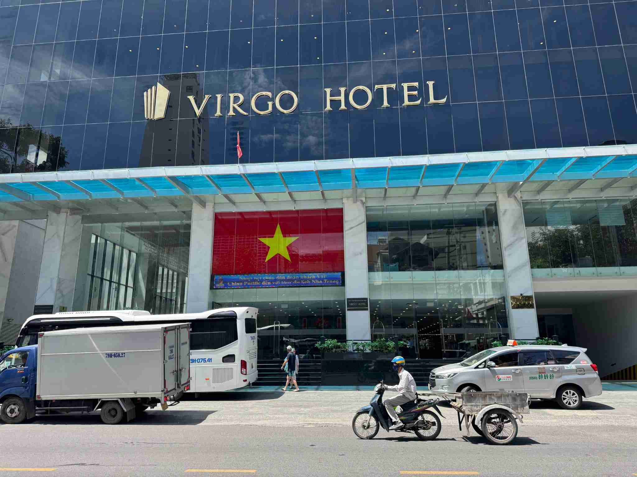 Khach san Virgo Hotel nam tren truc duong Nguyen Thi Minh Khai, thu hut dong dao khach du lich. Anh: Huu Long