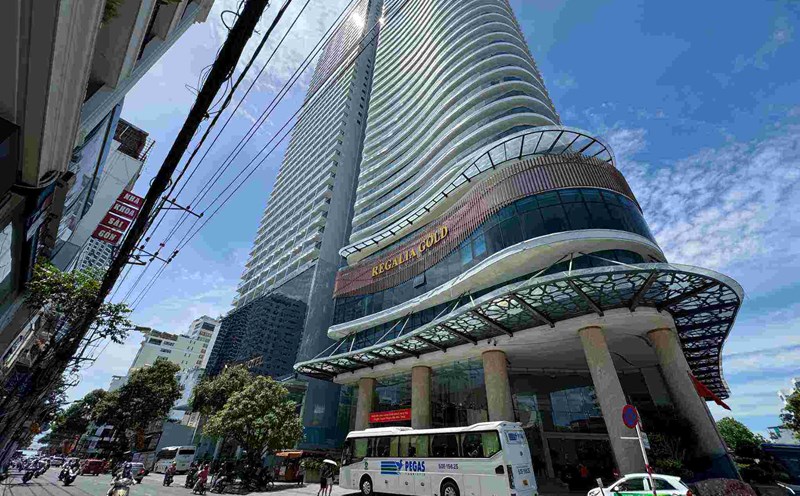 The authorities are determining the land price for 2 5-star hotels located on the same plot of land at 39-41 Nguyen Thi Minh Khai, Nha Trang ward. Photo: Huu Long