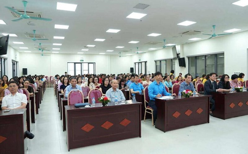 Communication session, dissemination of legal policies to workers and civil servants in Gia Lam district. Photo: Hai Yen