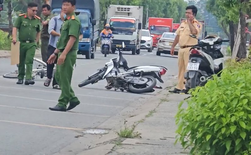 A man over 70 years old in Ho Chi Minh City passed out after colliding with a motorbike