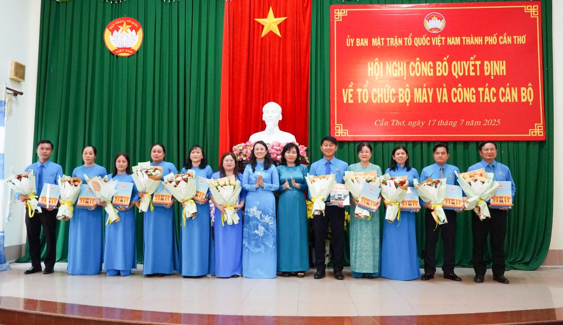 Ban Cong tac Cong doan co 1 Truong Ban va 21 Pho Truong ban. Anh: Phuong Anh