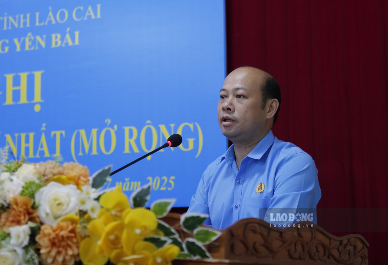 Ong Tran Quoc Toan - Chu tich cong doan phuong Yen Bai phat bieu nhan nhiem vu. Anh: Van Duc.