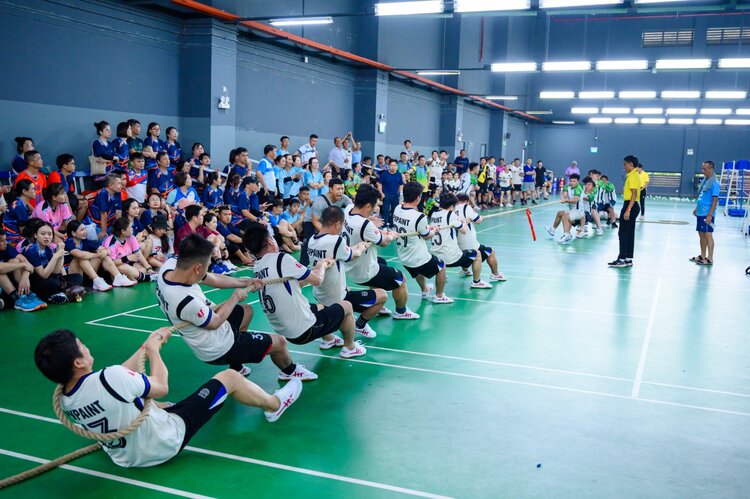 Los atletas compitieron en el festival deportivo organizado por el sindicato de la corporacion para el mantenimiento - reparacion de obras de petroleo. Foto: Hien Khanh