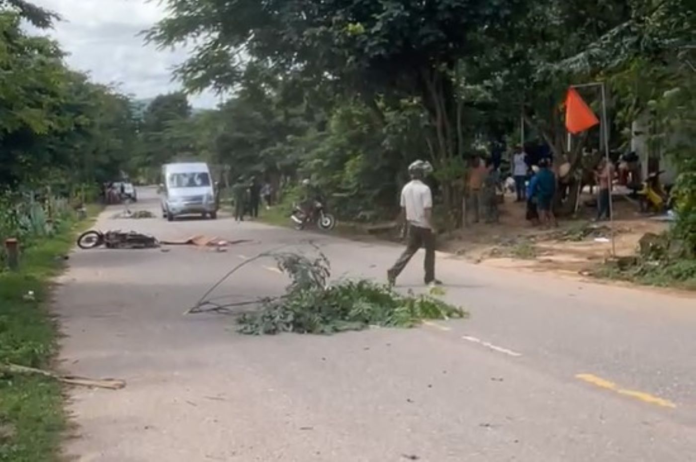 1人が死亡した交通事故現場。写真:H.Nguyen