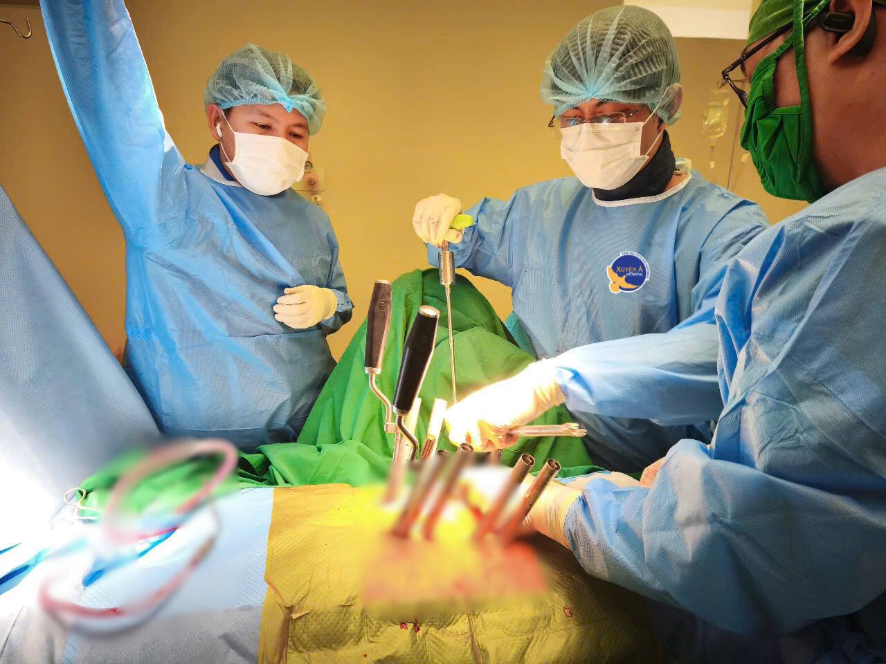 女性患者がエレベーター事故で重傷を負った。写真:病院提供