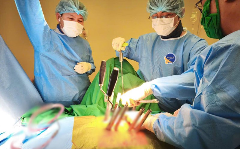 The female patient suffered serious injuries after falling an elevator. Photo: Provided by the hospital