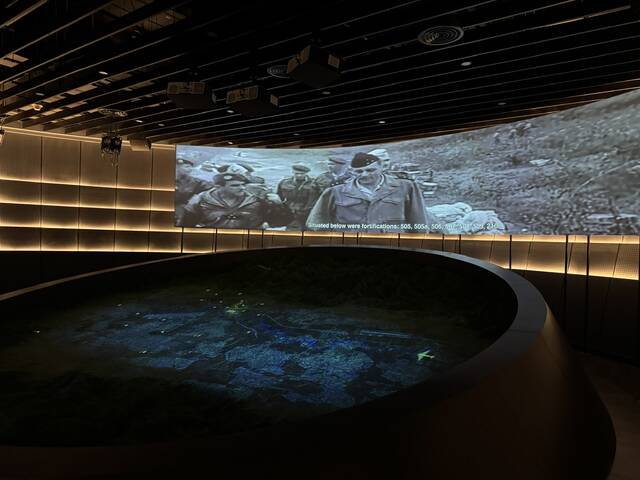 Trai nghiem sa ban 3D Mapping. Anh: Mai Phuong