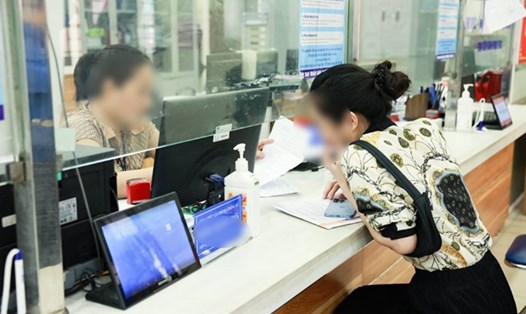 Người đứng đầu cơ quan sử dụng có trách nhiệm phân công công việc theo đúng yêu cầu vị trí việc làm tuyển dụng; bồi dưỡng, theo dõi, đánh giá việc thực hiện chức trách, nhiệm vụ của công chức. Ảnh: Hải Nguyễn