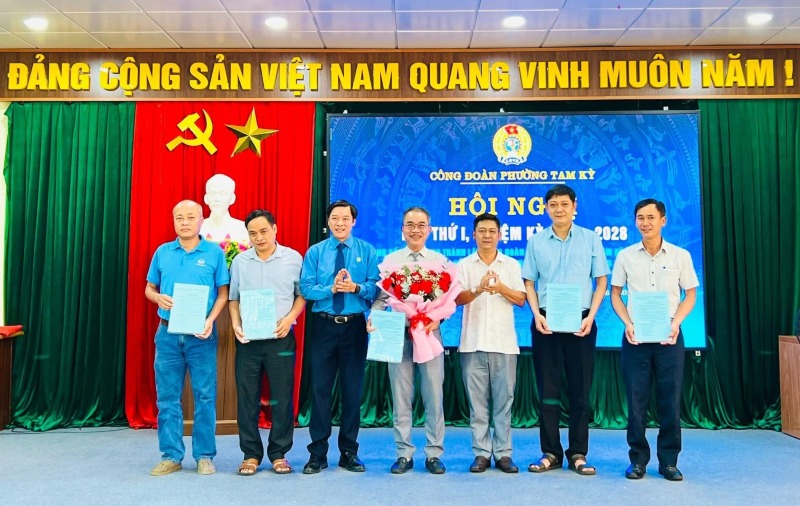 Cong doan phuong Tam Ky, TP. Da Nang ra mat Ban chap hanh lam thoi. Anh: DVCC